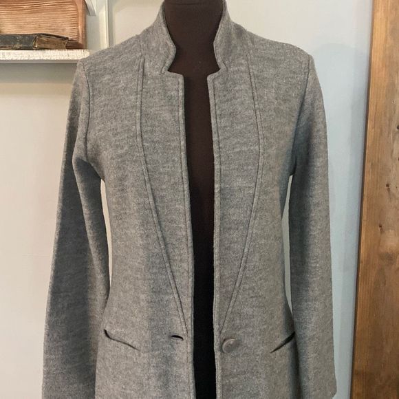 Tahari grey 100 % wool cardigan sweater jacket size small: nicely styled! - Picture 2 of 14
